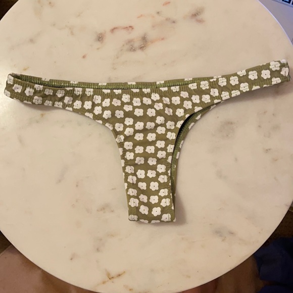Bikini Bottoms - Picture 1 of 4